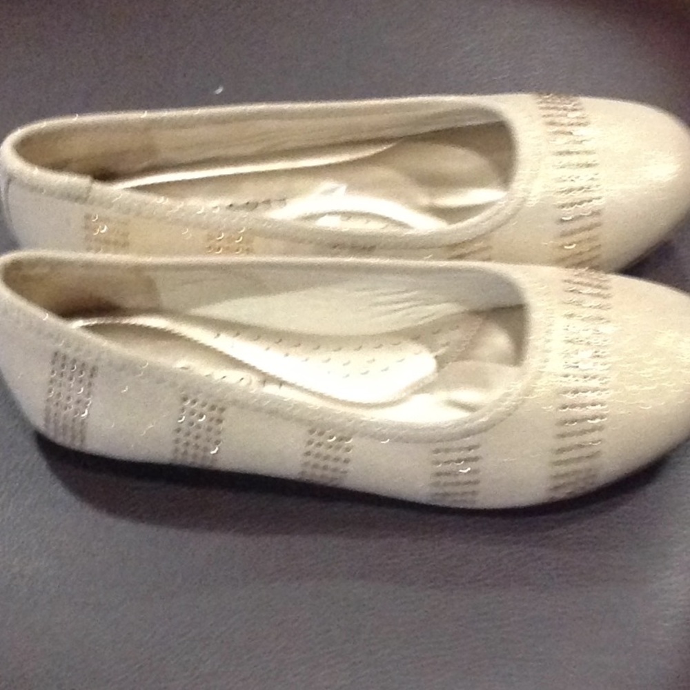 Shoes - Picture 2 of 3